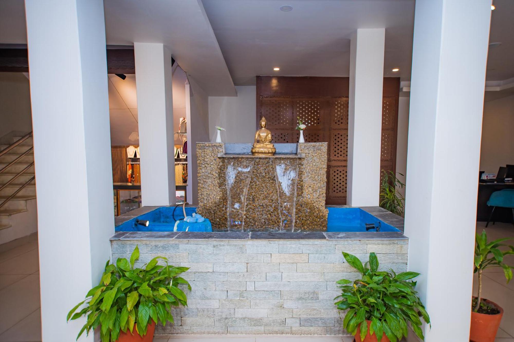 Hotel Pokhara Village & Spa Eksteriør bilde