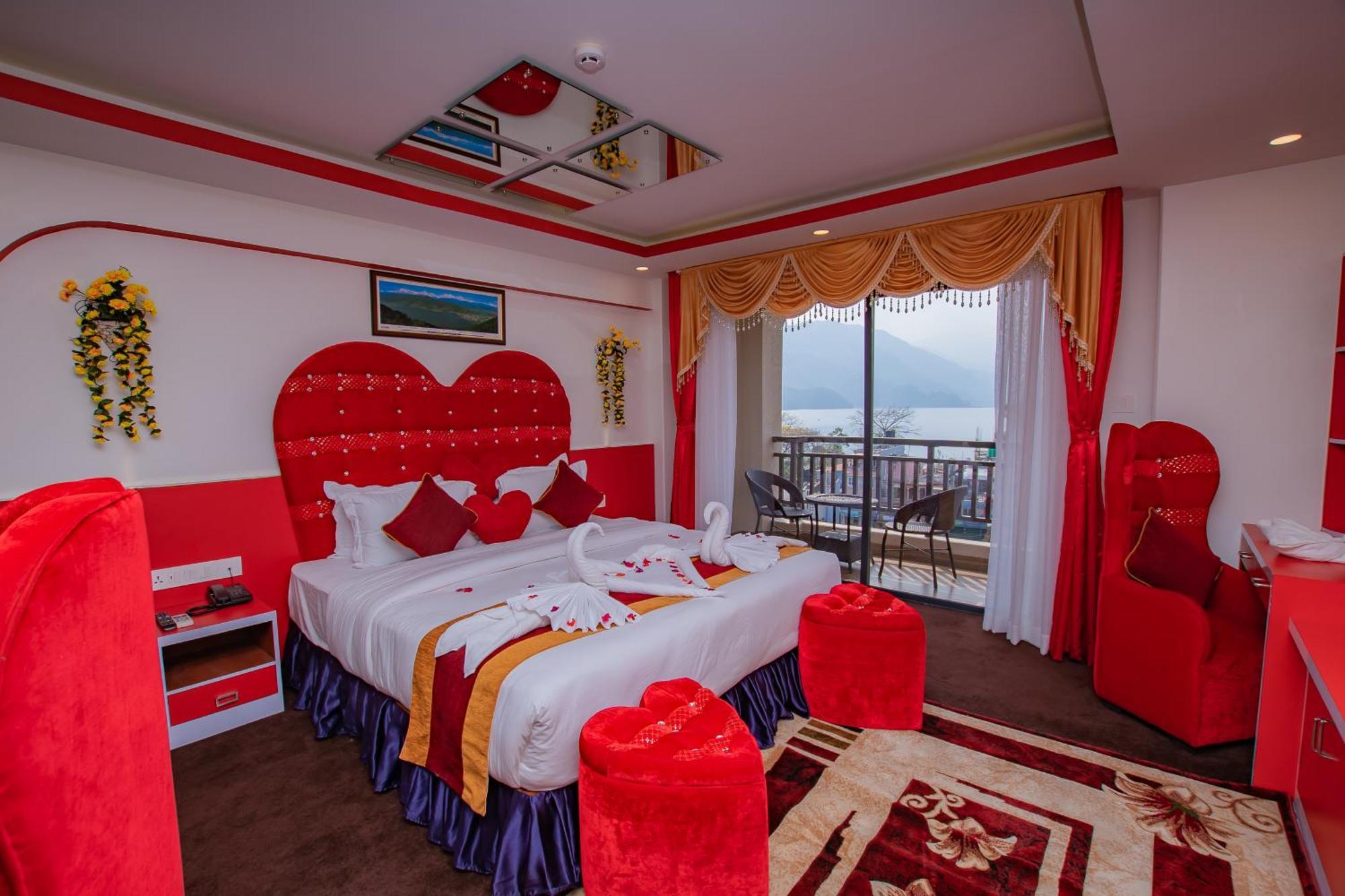 Hotel Pokhara Village & Spa Eksteriør bilde