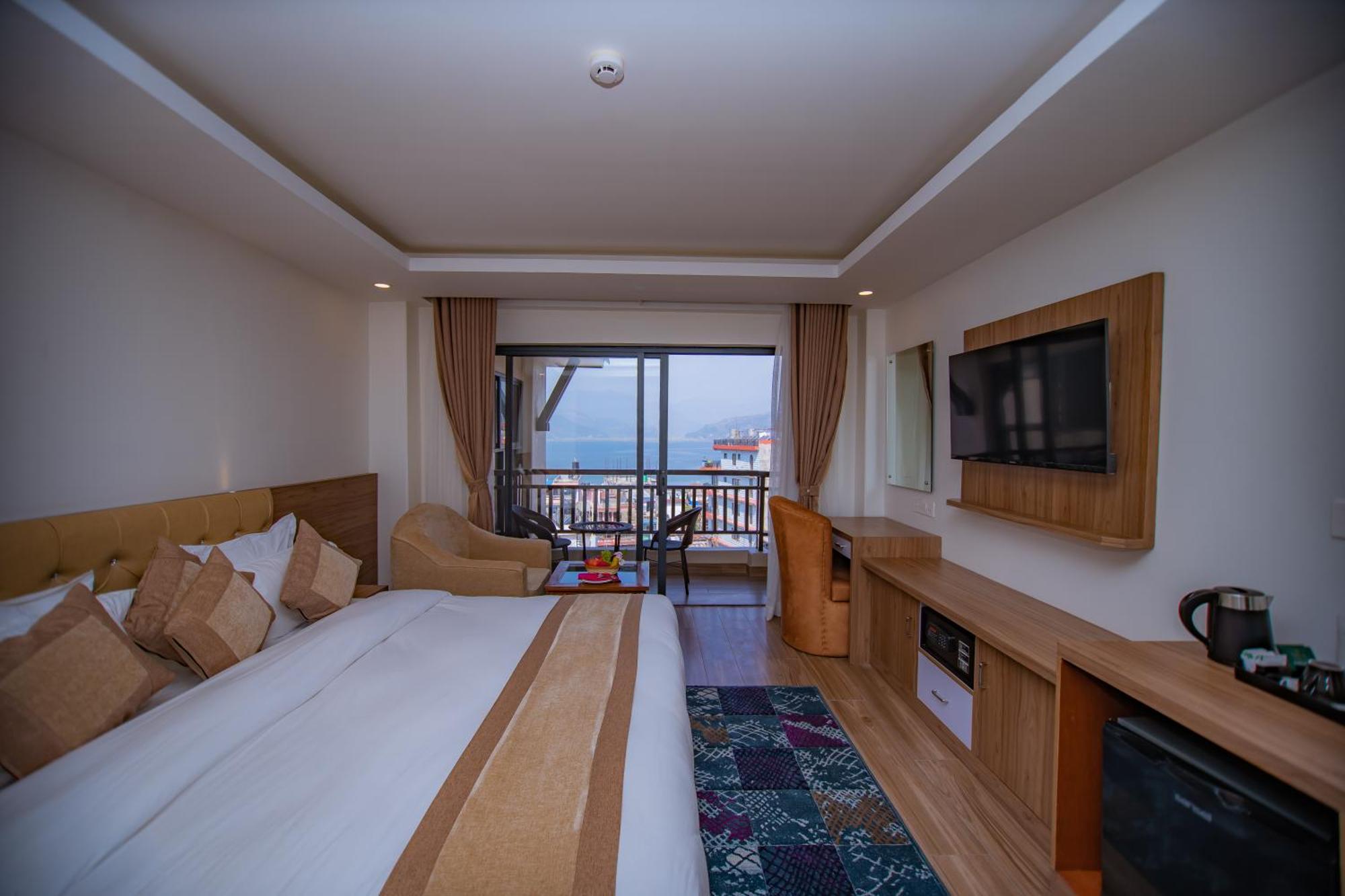 Hotel Pokhara Village & Spa Eksteriør bilde