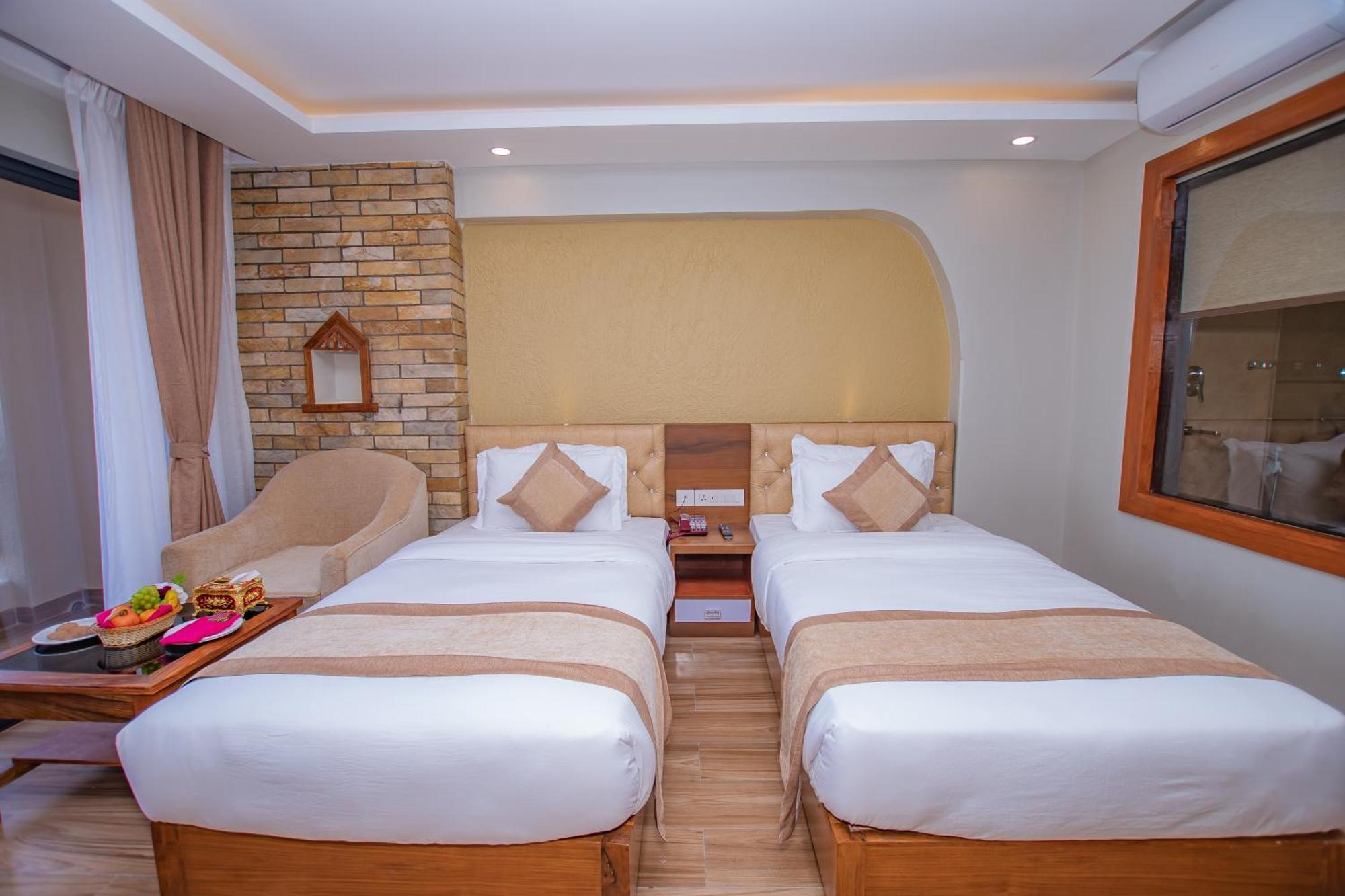 Hotel Pokhara Village & Spa Eksteriør bilde