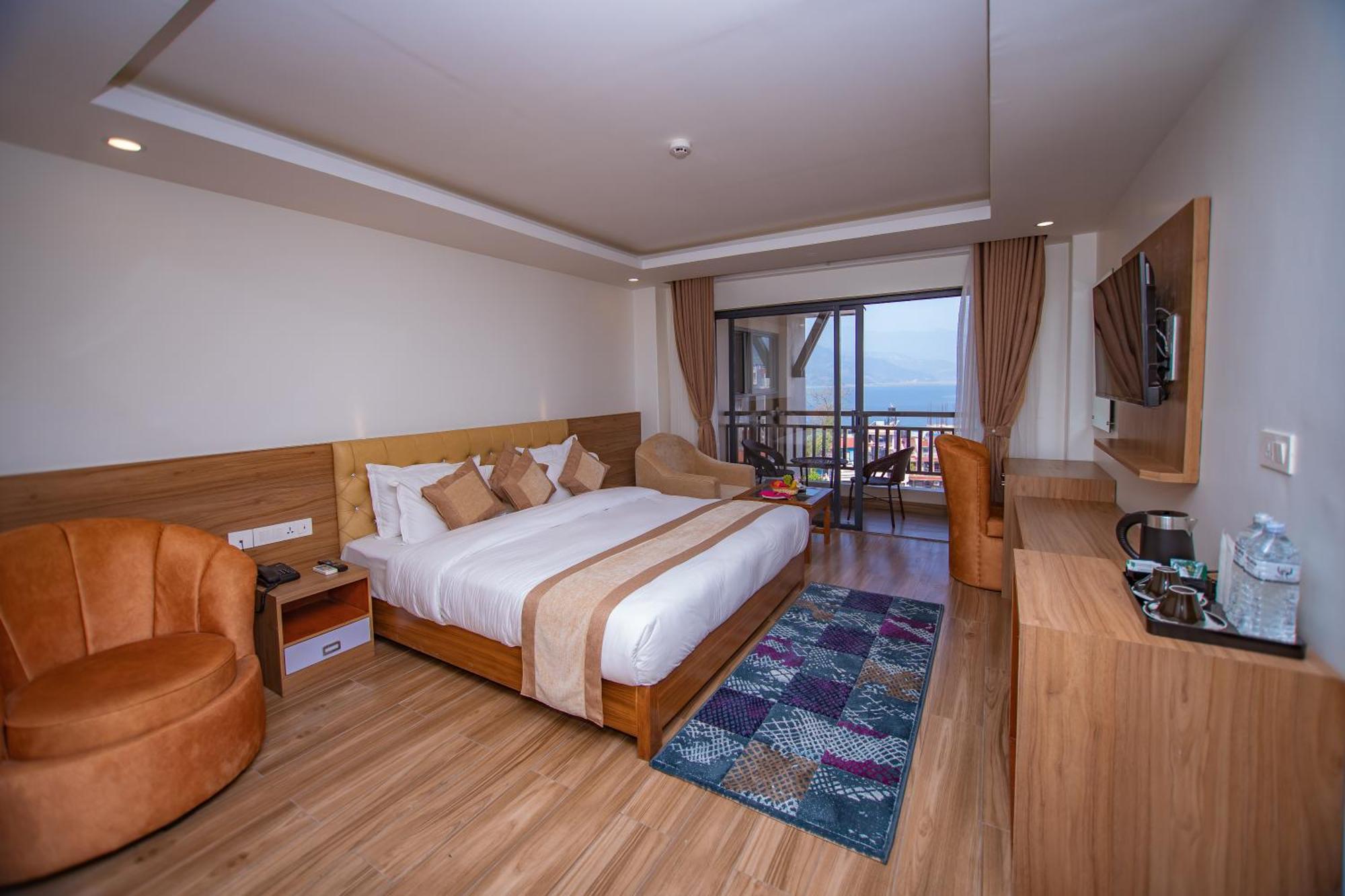 Hotel Pokhara Village & Spa Eksteriør bilde