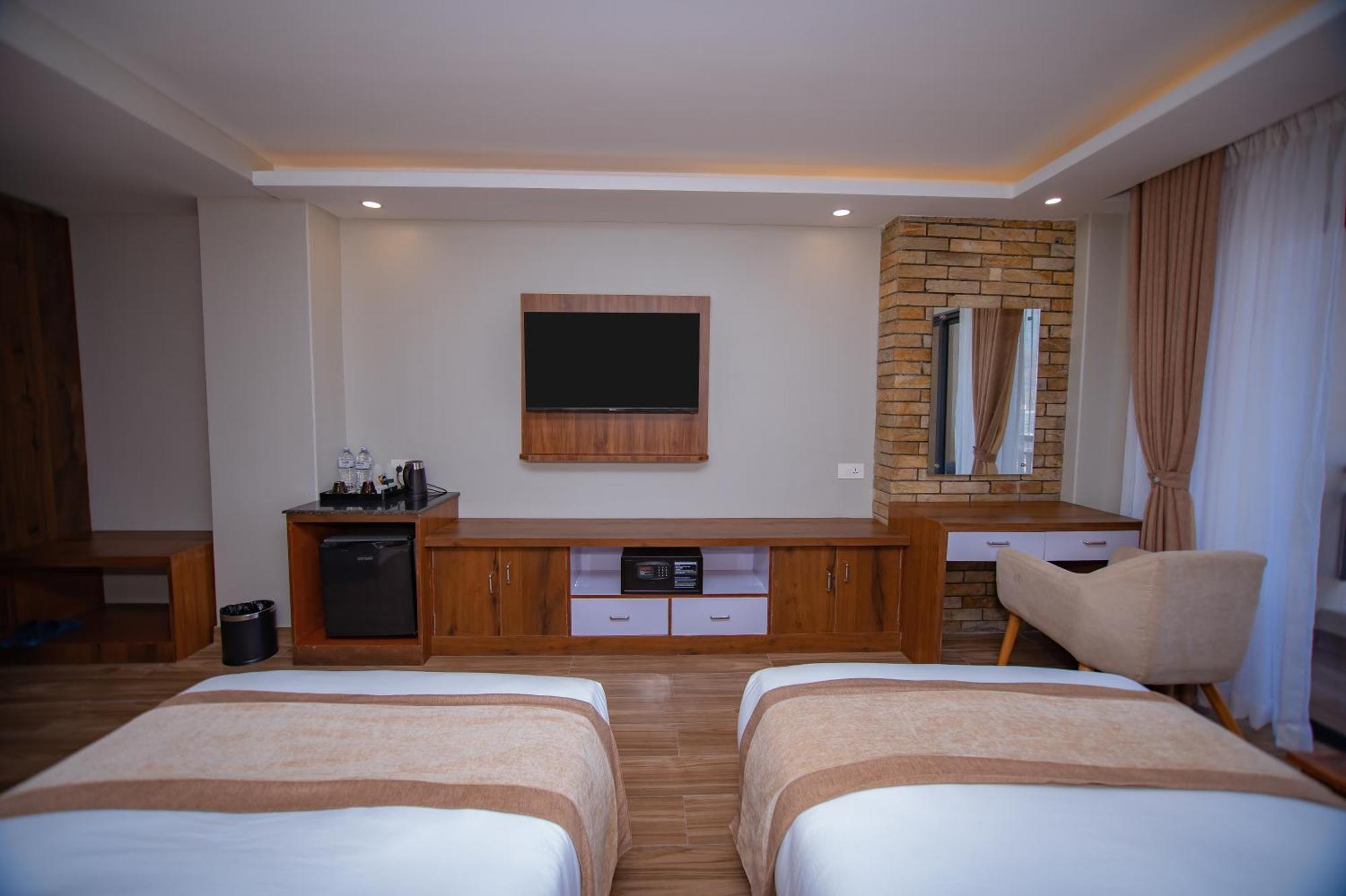 Hotel Pokhara Village & Spa Eksteriør bilde