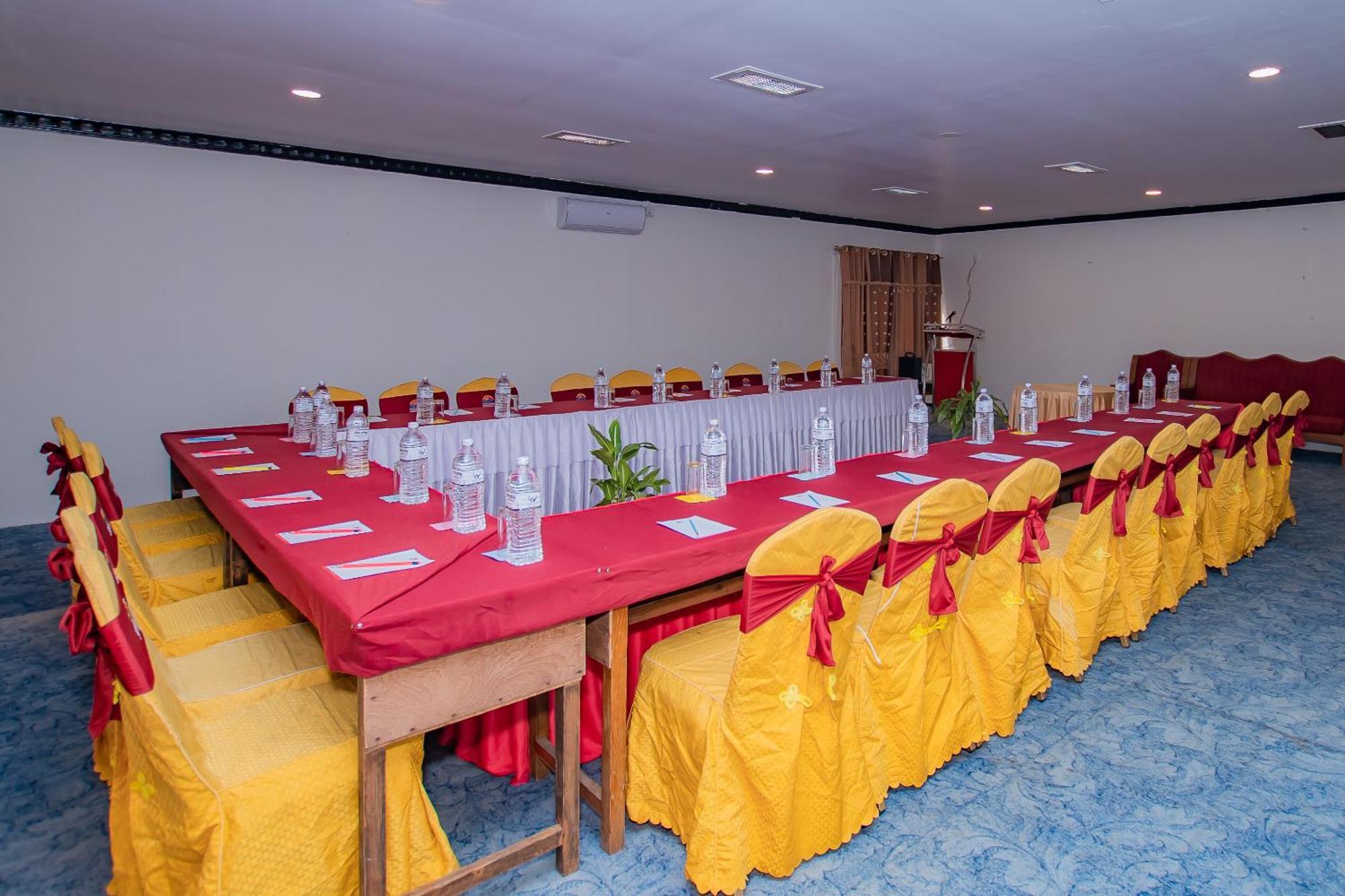 Hotel Pokhara Village & Spa Eksteriør bilde