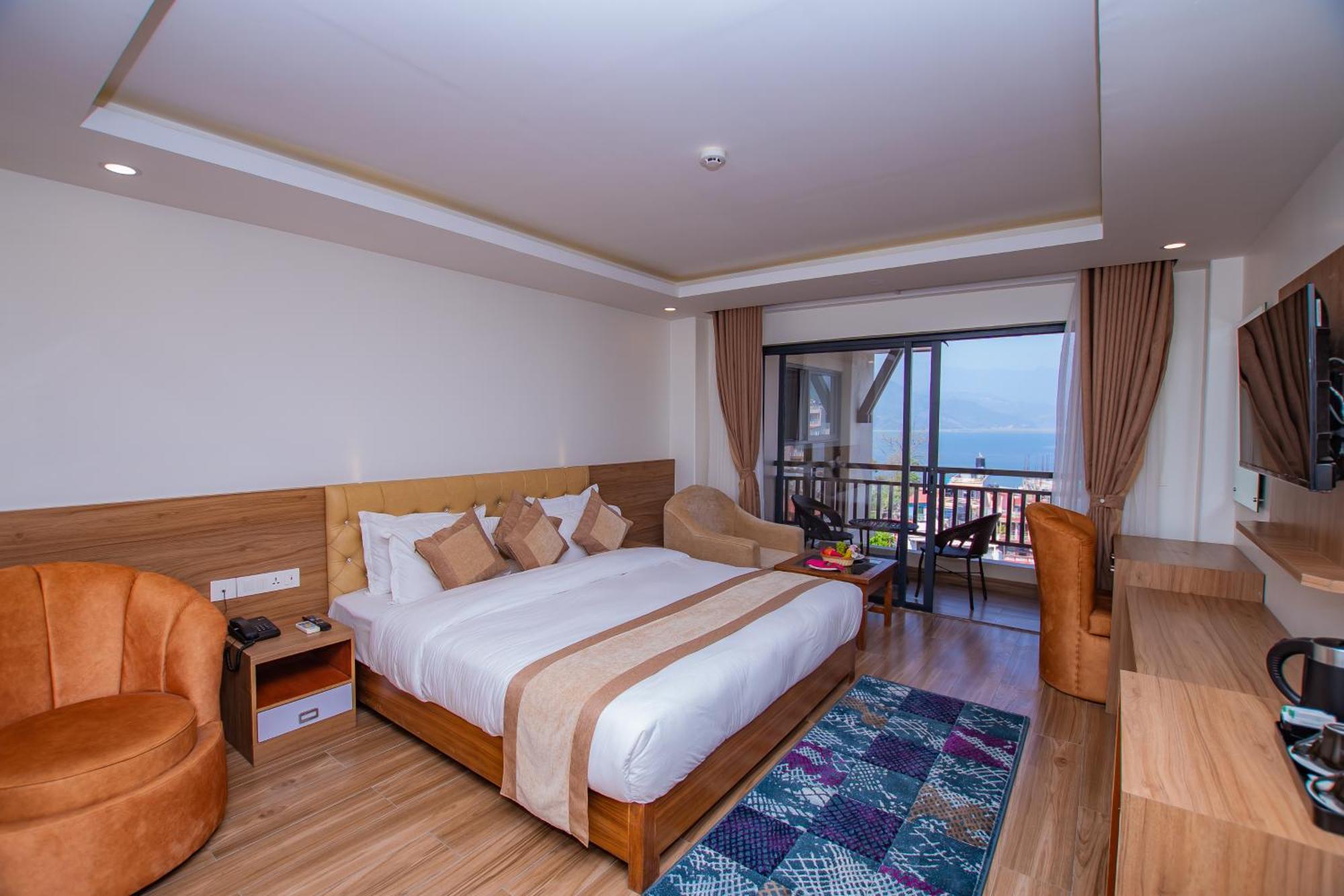 Hotel Pokhara Village & Spa Eksteriør bilde