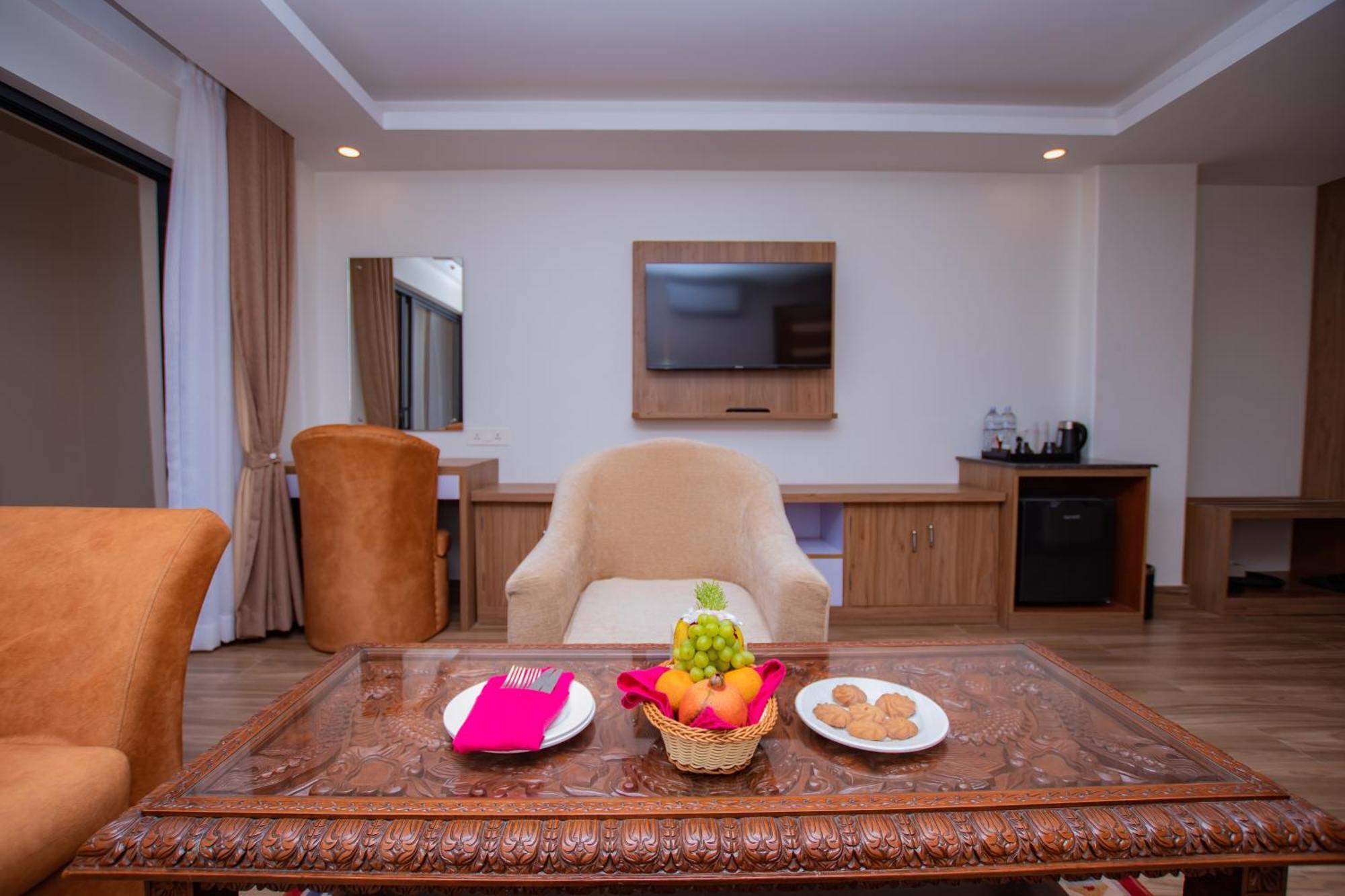 Hotel Pokhara Village & Spa Eksteriør bilde
