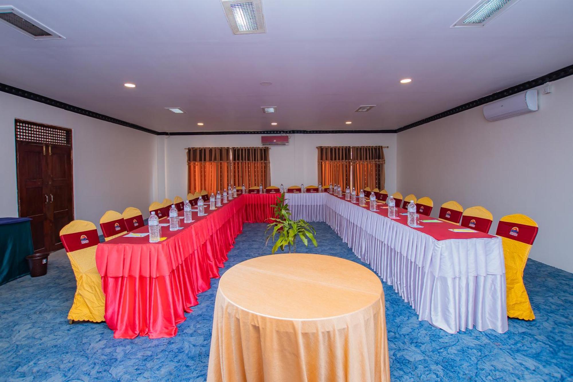 Hotel Pokhara Village & Spa Eksteriør bilde