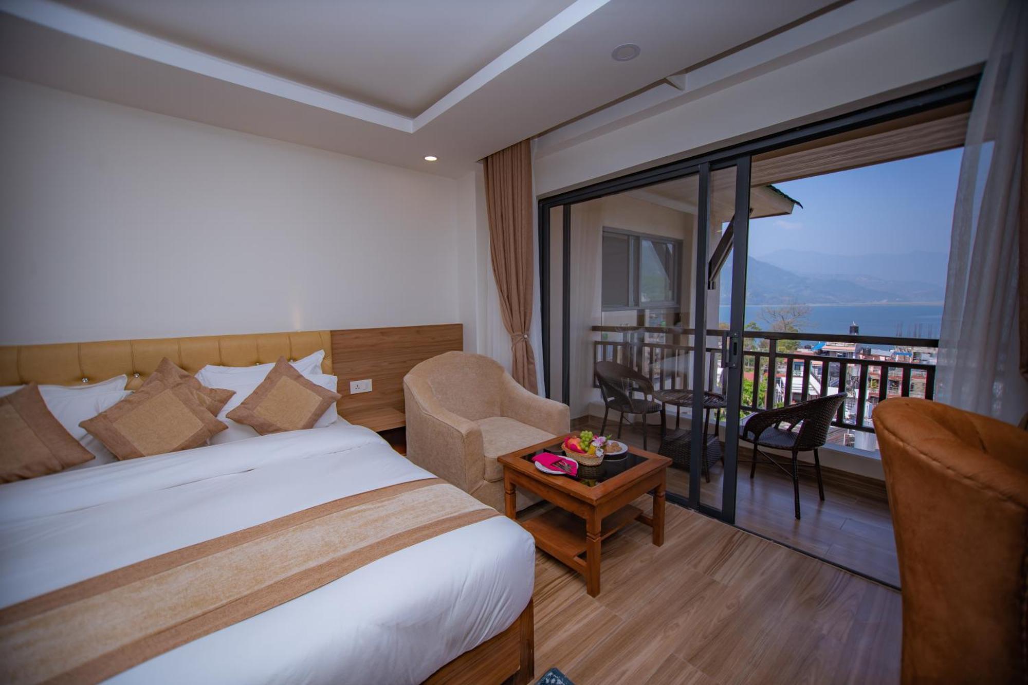 Hotel Pokhara Village & Spa Eksteriør bilde