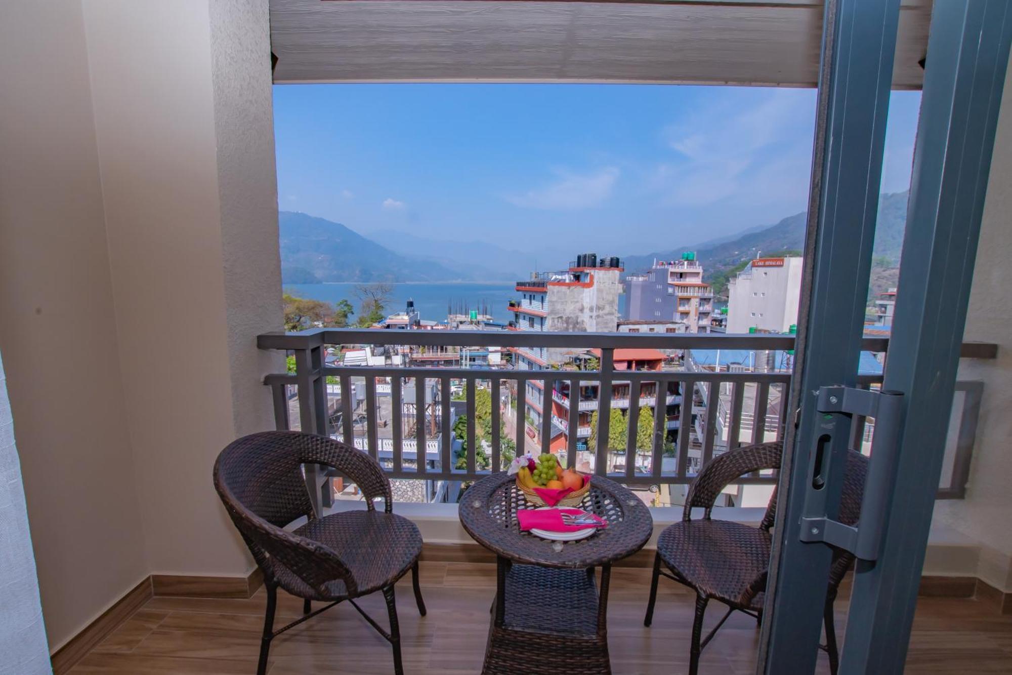 Hotel Pokhara Village & Spa Eksteriør bilde