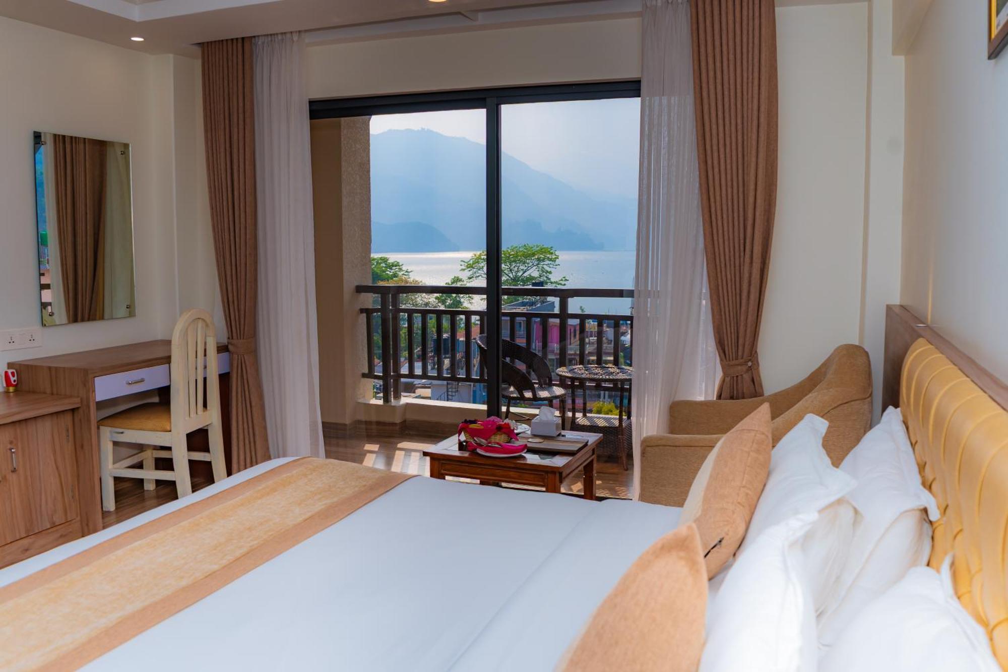 Hotel Pokhara Village & Spa Eksteriør bilde